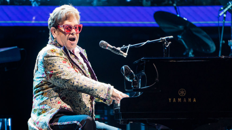 Elton John da positivo a Covid-19 y suspende conciertos en EU