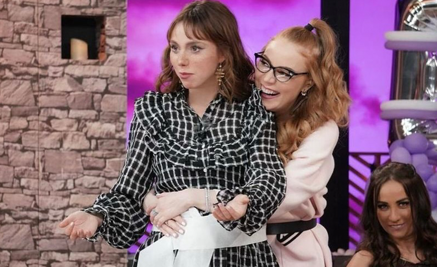 En un momento de la emisión, Natalia rompió en llanto de felicidad al sentirse muy amada por sus amigas ante la llegada de su bebé Emilia.