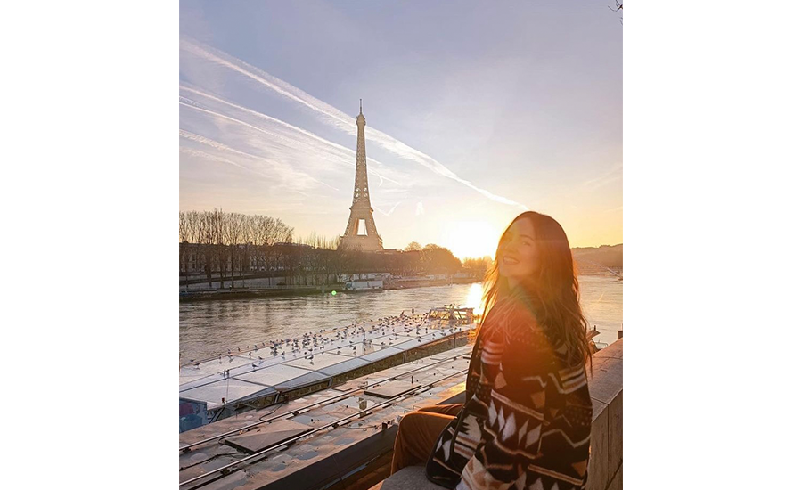 La actriz de 35 años, Camila Sodi disfruta de unas increíbles vacaciones en París.