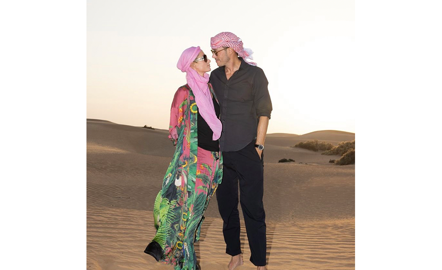 Los recién casados derrocharon amor en medio del desierto.