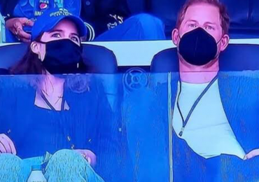 El evento deportivo más popular de Estados Unidos, contó con la presencia del príncipe Harry y su prima, la princesa Eugenia de York.