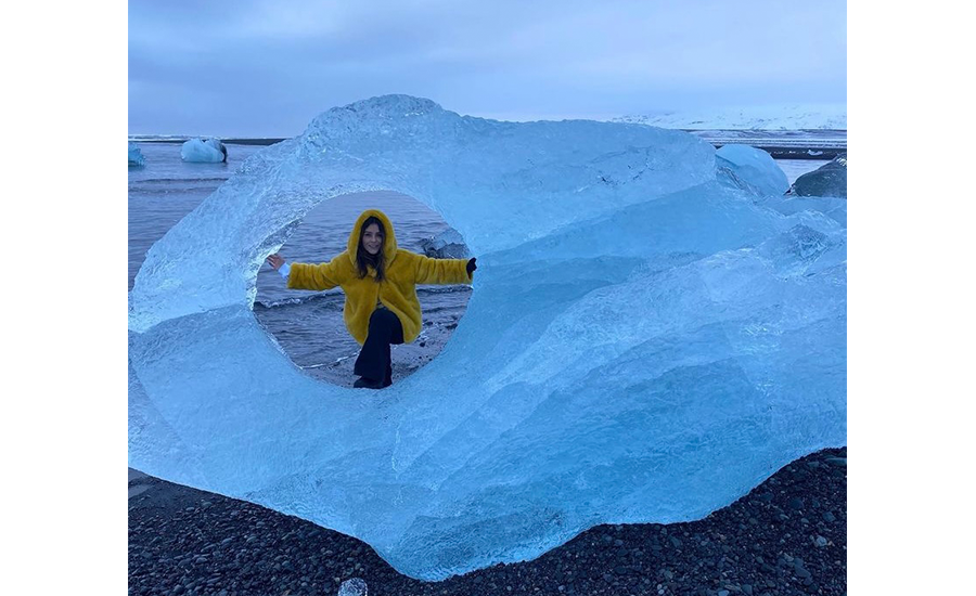Mediante su cuenta de Instagram, Grettell ha mostrado imágenes y videos donde se muestra que está disfrutando al máximo de la nieve.