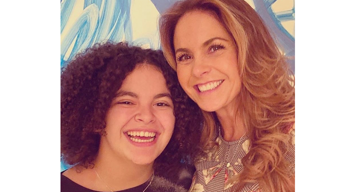 Lucerito Mijares se despidió de sus chinos y cambió de look a rubia y lacia