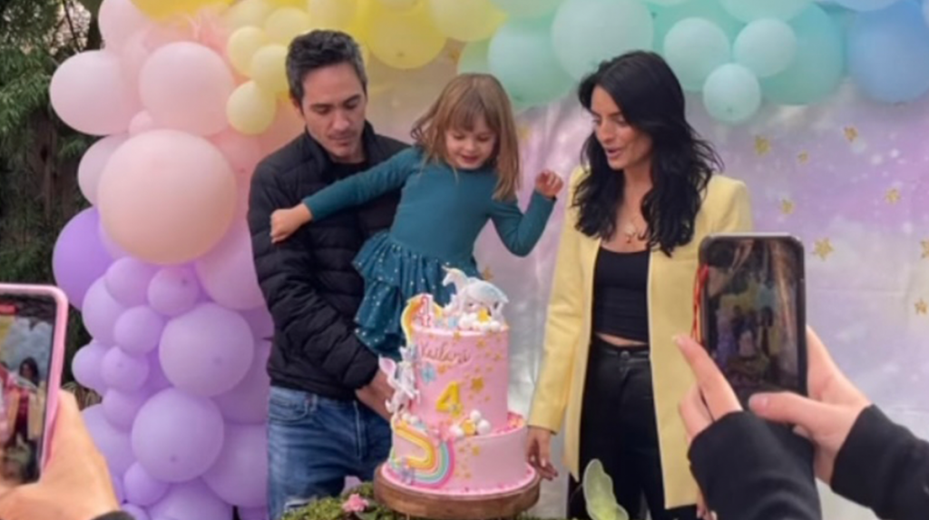 Aislinn Derbez y Mauricio Ochmann celebran juntos el cumpleaños 4 de su