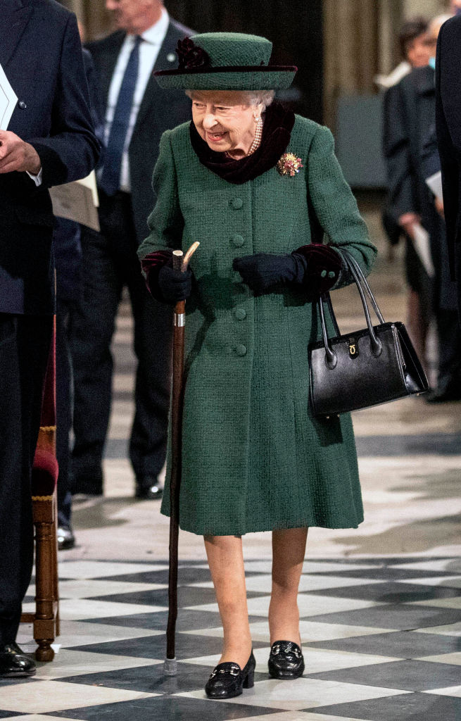 El significado del broche que usó Isabel II en el homenaje a su esposo