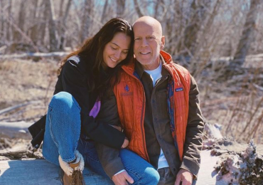 El actor Bruce Willis reaparece feliz junto a su esposa tras su retiro