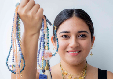 Normandie Leonor Chán Calderón creó su propia joyería