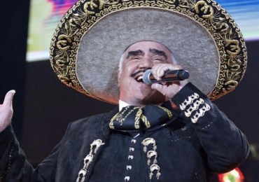 Vicente Fernández GANA un Grammy y el presentador comete un error