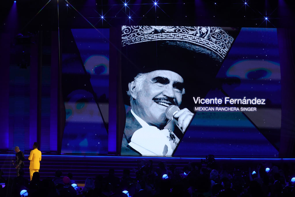 Vicente Fernández GANA un Grammy y el presentador comete un error