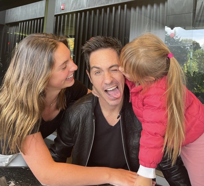 mauricio ochmann y sus hijas