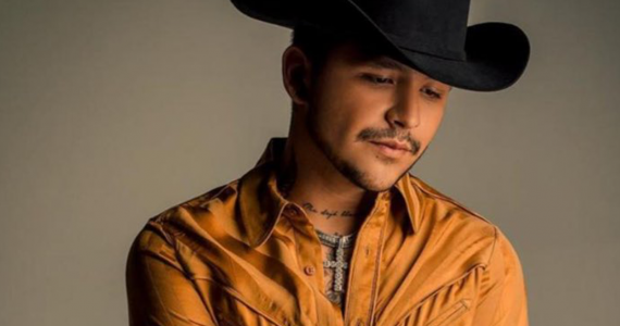 christian nodal look verde