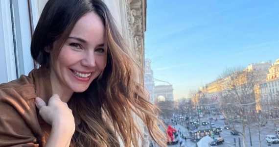 camila sodi posa desnuda