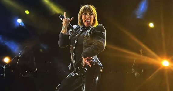 Alejandra Guzmán es hospitalizada tras sufrir fuerte caída en un concierto