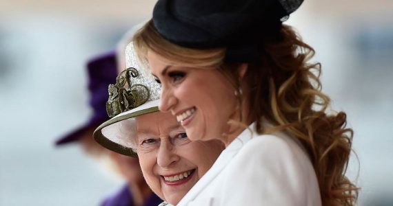 La vez que Angélica Rivera conoció a la reina Isabel II en el Palacio de Buckingham