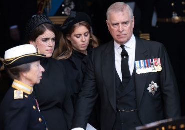 "Fuiste nuestra mano amorosa": Beatriz y Eugenia a su abuela Isabel II