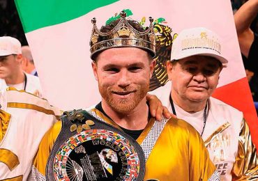 Saúl unificó el peso supermediano, ganando todos los cinturones de la división.