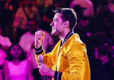 Carlos Rivera rompe en llanto en pleno concierto (VIDEO)