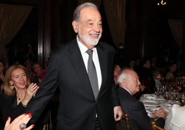Carlos Slim propone eliminar la tesis y los exámenes para titulación