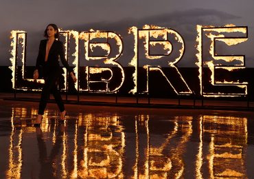 dua-lipa-estrena-nueva-campana-de-yves-saint-laurent-beauty