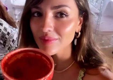 Eiza González se alista para las fiestas patrias con una "michelada"