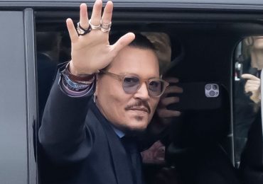 Johnny Depp ya tiene novia y NO es su abogada Camille Vasquez