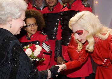 Madonna, Lady Gaga, Angelina Jolie y otros famosos que conocieron a Isabel II