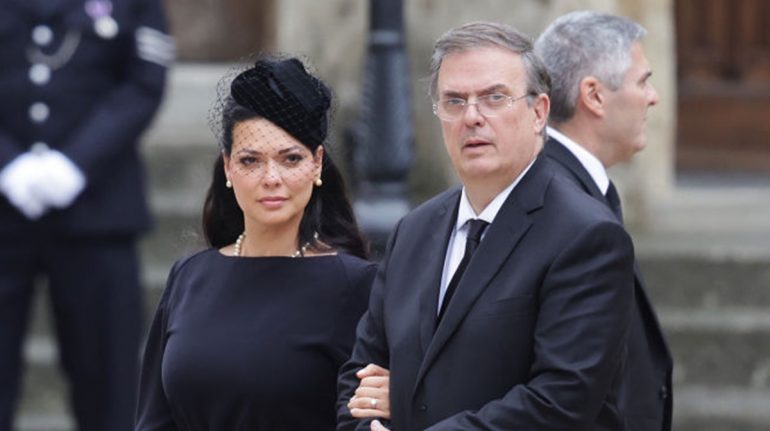 Marcelo Ebrard y Rosalinda Bueso asisten al funeral de Estado de la reina Isabel II