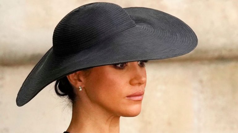 Meghan Markle rinde tributo a la reina portando una joya que le regaló