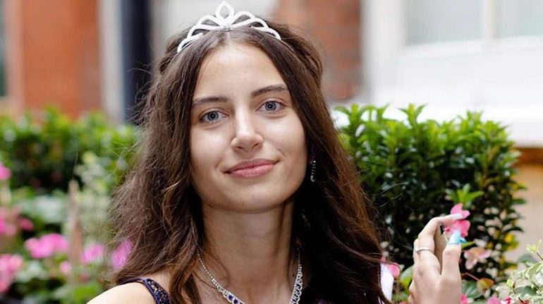 Melissa Raouf es la primera "Miss" en concursar sin maquillaje