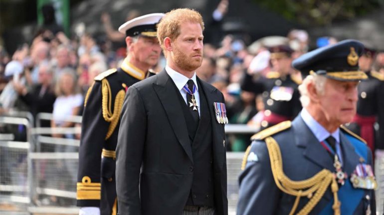 Por qué el príncipe Harry vestirá de civil en los eventos en honor a Isabel II