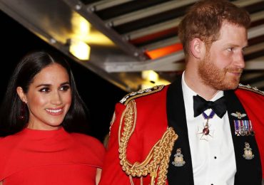 Carlos III autoriza a Harry vestir el uniforme militar en el funeral de la reina