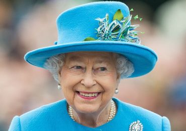 La reina Isabel II padeció cáncer, reveló un amigo cercano