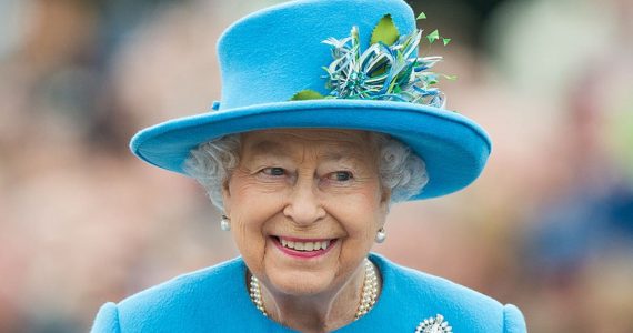 La reina Isabel II padeció cáncer, reveló un amigo cercano