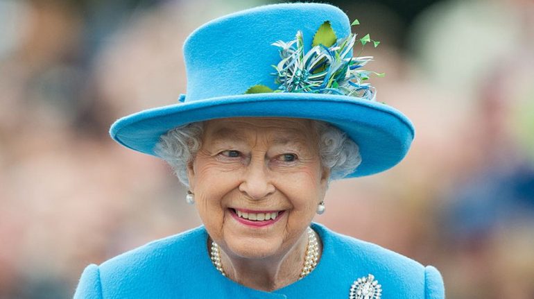 La reina Isabel II padeció cáncer, reveló un amigo cercano