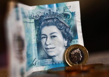 Billetes, monedas, sellos; todo lo que cambiará tras la muerte de Isabel II