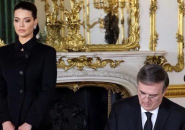 Ella es Rosalinda Bueso, la esposa de Ebrard que perfilan a "futura primera dama"