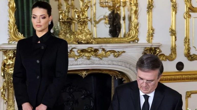 Ella es Rosalinda Bueso, la esposa de Ebrard que perfilan a "futura primera dama"