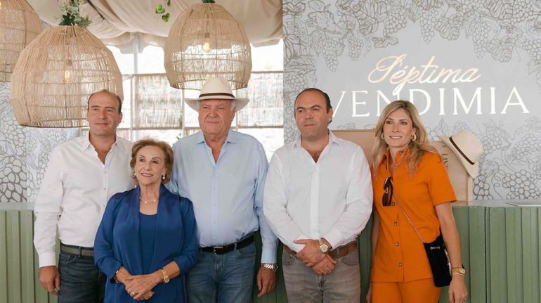 DAVID, DOÑA MALENA, DON ARTURO, ARTURO Y SOFÍA MENDEL