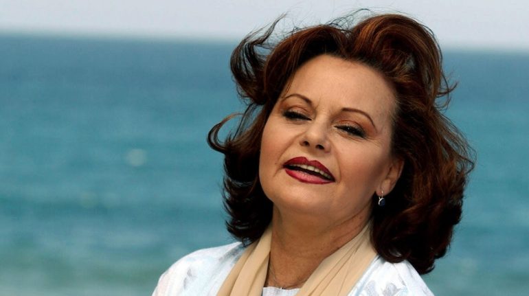 La-gata-bajo-la-lluvia-y-otros-exitos-de-Rocio-Durcal