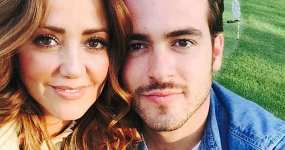 Andrea Legarreta llora por Pablo Lyle y lo defiende de las críticas (VIDEO)