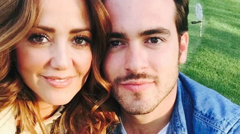 Andrea Legarreta llora por Pablo Lyle y lo defiende de las críticas (VIDEO)