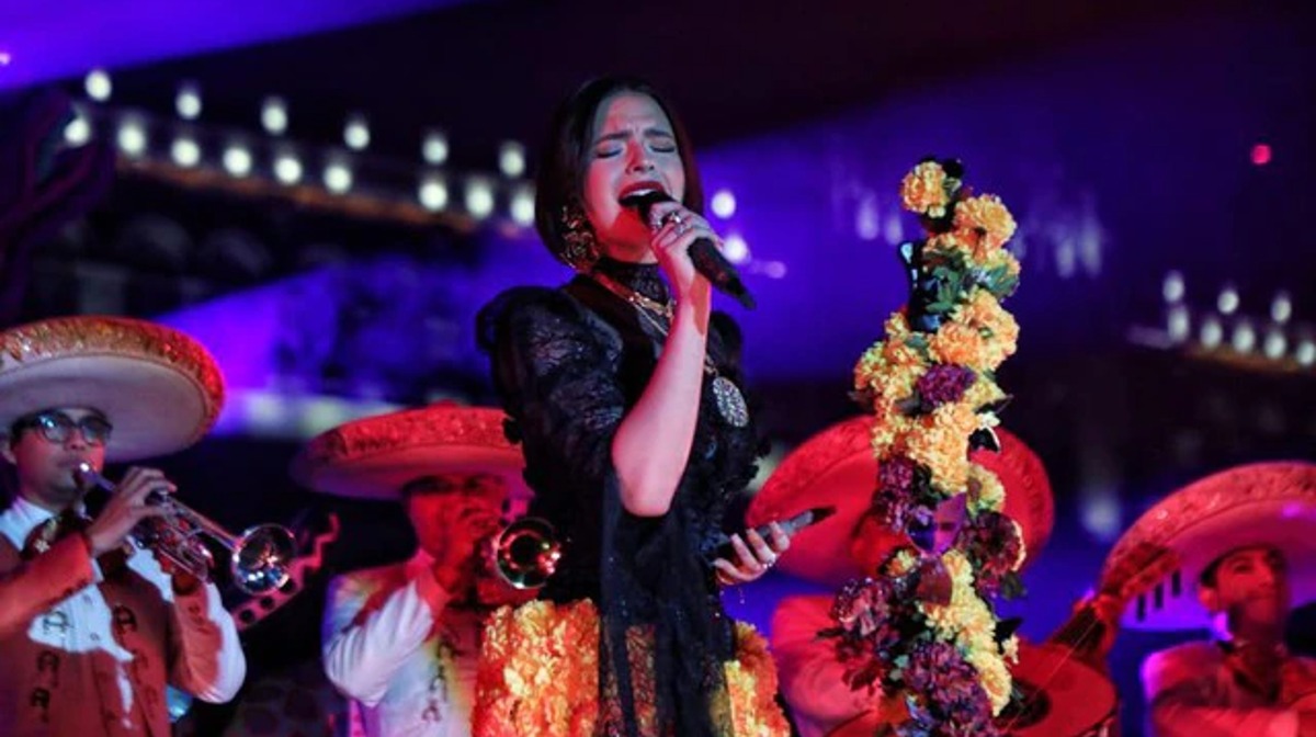 Angela-Aguilar-lanza-su-propia-linea-de-perfumes-y-munecas-descubre-como-adquirir-sus-productos