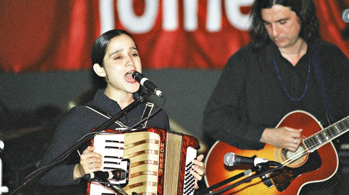 Ellos son los afortunados que han sido parejas de Julieta Venegas Ellos son los afortunados que han sido parejas de Julieta Venegas
