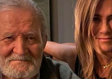Jennifer Aniston llora la muerte de su padre y así lo despide
