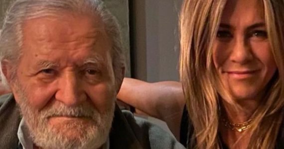 Jennifer Aniston llora la muerte de su padre y así lo despide
