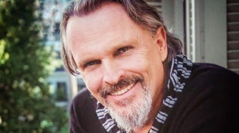 Los secretos que revela Miguel Bosé en su nuevo libro