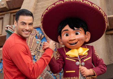 Carlos Rivera visita Walt Disney World por primera vez junto a sus hermanos.