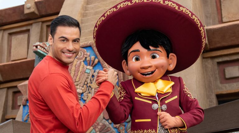 Carlos Rivera visita Walt Disney World por primera vez junto a sus hermanos.