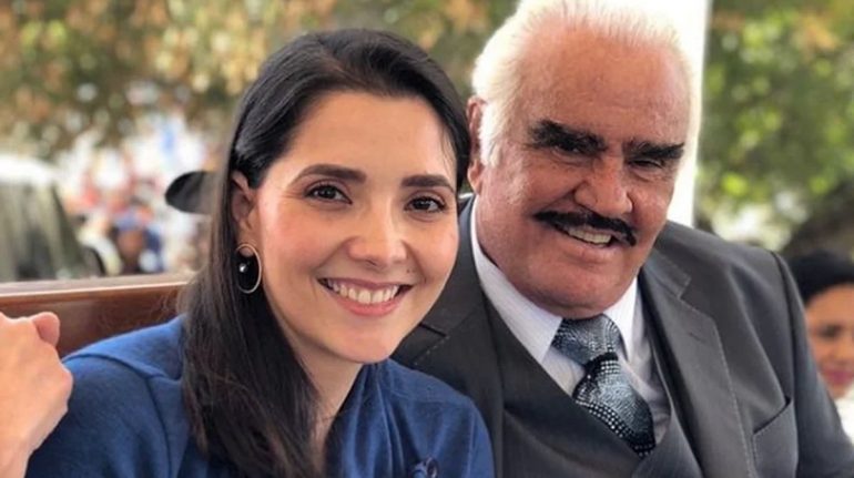 Quien-es-Alejandra-Fernandez-la-desconocida-hija-adoptiva-de-Vicente-Fernandez