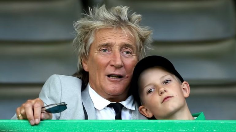 Hijo de Rod Stewart es hospitalizado de emergencia tras quedar inconsciente